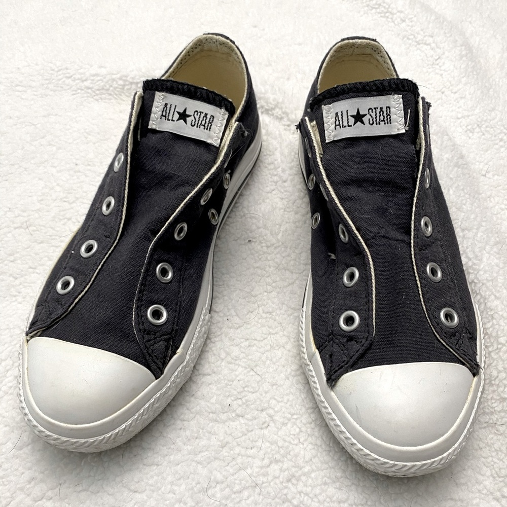 Kids converse navy shoes